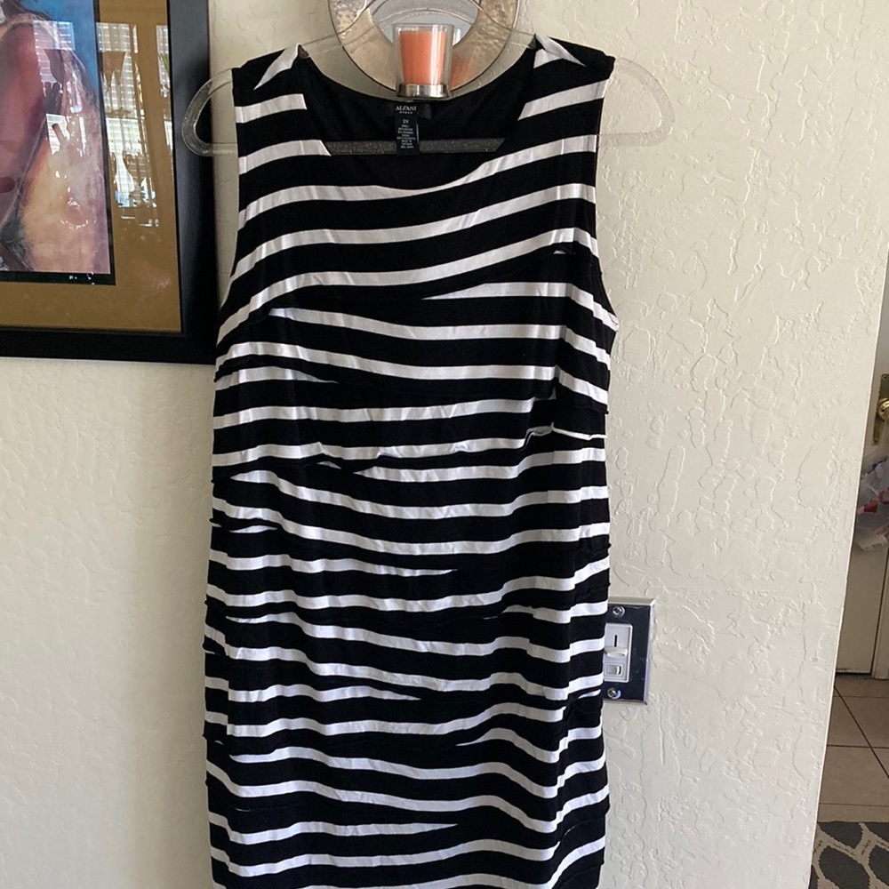 Black/white dress